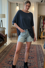 Cargar imagen en el visor de la galería, Polera suelta algodon manga 3/4
