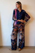 Cargar imagen en el visor de la galería, Pantalón algodón estampado azul marino

