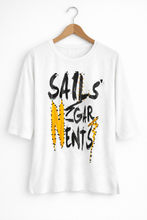 Cargar imagen en el visor de la galería, Polera Estampada Tachas
