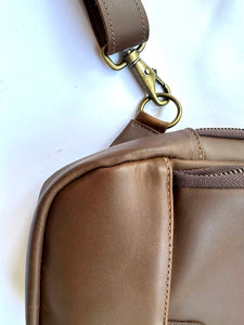 BOLSO CHICO DE CUERO HOMBRE