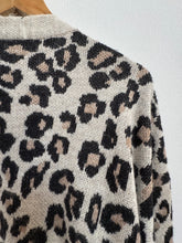 Cargar imagen en el visor de la galería, CHALECO ANIMAL PRINT ABIERTO
