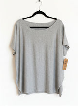 Cargar imagen en el visor de la galería, Polera suelta algodón manga corta
