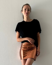 Cargar imagen en el visor de la galería, FALDA MIAMI - COBRE METALIZADA
