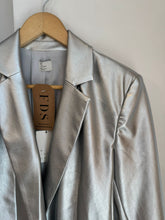 Cargar imagen en el visor de la galería, Chaqueta Plateada Oversize
