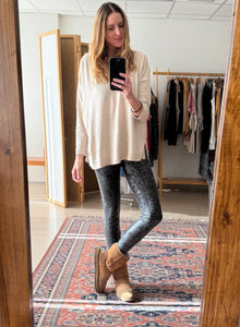 LEGGING CUERINA SNAKE PLATEADA CON NEGRO