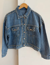 Cargar imagen en el visor de la galería, CHAQUETA JEANS TACHAS
