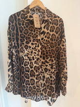 Cargar imagen en el visor de la galería, Blusa Satin Animal Print
