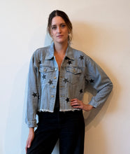 Cargar imagen en el visor de la galería, CHAQUETA JEANS ESTRELLAS
