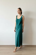 Cargar imagen en el visor de la galería, VESTIDO GAMUZA VERDE
