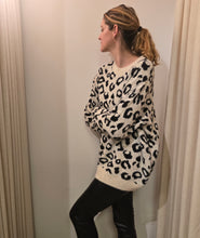 Cargar imagen en el visor de la galería, CHALECO ANIMAL PRINT
