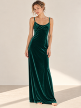 Cargar imagen en el visor de la galería, Vestido largo terciopelo verde – Fran del Solar

