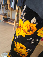 Cargar imagen en el visor de la galería, PANTALON SOFIA TERCIOPELO FLORES AMARILLAS

