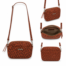 Cargar imagen en el visor de la galería, Cartera Cuero Animal Print
