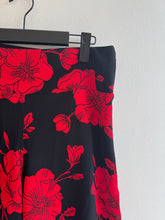 Cargar imagen en el visor de la galería, Pantalon Flores Rojas
