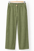 Cargar imagen en el visor de la galería, Pantalón de lino con botón verde 100% lino wide leg Fran del Solar
