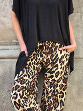 Cargar imagen en el visor de la galería, PANTALON LINO ANIMAL PRINT
