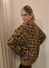 Cargar imagen en el visor de la galería, CHALECO ANIMAL PRINT
