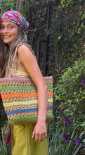 Cargar imagen en el visor de la galería, CARTERA DE RAFIA COLORES
