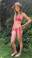 Cargar imagen en el visor de la galería, BIKINI TEJIDO FUCSIA
