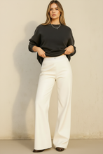 Cargar imagen en el visor de la galería, PANTALON CUERINA BLANCO TIRO ALTO ELEGANTE
