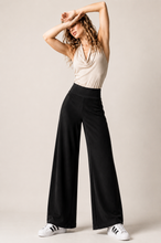 Cargar imagen en el visor de la galería, Pantalon Gamuza Negro
