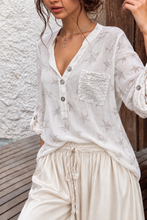 Cargar imagen en el visor de la galería, Blusa Estrellas Mujer Oversize – Fran del Solar
