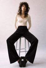 Cargar imagen en el visor de la galería, Pantalon Cotele Negro
