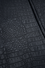 Cargar imagen en el visor de la galería, Detalle textura croco legging negro
