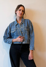 Cargar imagen en el visor de la galería, CHAQUETA JEANS TACHAS
