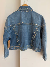 Cargar imagen en el visor de la galería, CHAQUETA JEANS TACHAS
