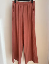 Cargar imagen en el visor de la galería, PANTALON LINO PALO DE ROSA
