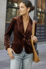 Cargar imagen en el visor de la galería, Blazer Terciopelo Café
