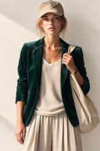 Cargar imagen en el visor de la galería, Blazer Terciopelo Mujer Corto Verde Esmeralda – Fran del Solar
