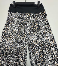 Cargar imagen en el visor de la galería, PANTALON ALGODON ANIMAL PRINT BLANCO
