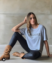 Cargar imagen en el visor de la galería, LEGGING CUERINA MEZCLILLA NEGRA
