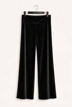 Cargar imagen en el visor de la galería, Pantalon Terciopelo Negro

