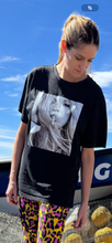 Cargar imagen en el visor de la galería, POLERA KATE FUMANDO
