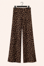 Cargar imagen en el visor de la galería, Pantalon Animal Print Cafe
