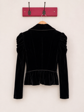 Cargar imagen en el visor de la galería, Chaqueta blazer de terciopelo negro mujer vista trasera
