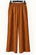Cargar imagen en el visor de la galería, Pantalón de Lino Pretina Elasticada Camel Tierra
