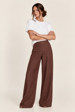 Cargar imagen en el visor de la galería, Pantalon Lino Pretina Lisa Café Moro
