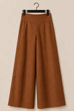Cargar imagen en el visor de la galería, Pantalon Lino Pretina Lisa Camel Tierra
