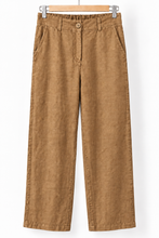Cargar imagen en el visor de la galería, Pantalón de lino con botón camel 100% lino wide leg Fran del Solar
