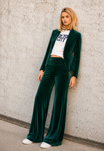 Cargar imagen en el visor de la galería, Pantalon Terciopelo Verde Esmeralda
