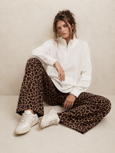 Cargar imagen en el visor de la galería, Pantalon Animal Print Cafe
