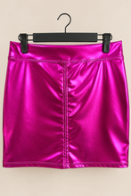 Cargar imagen en el visor de la galería, Falda corta metalizada fucsia Fran del Solar, vista 3
