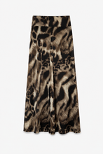 Cargar imagen en el visor de la galería, Pantalón Animal Print Manchas Café
