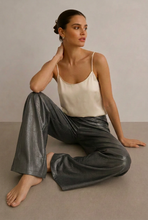 Cargar imagen en el visor de la galería, Pantalon Cuerina Gris Oscuro
