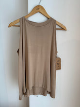 Cargar imagen en el visor de la galería, Polera Algodon sin manga
