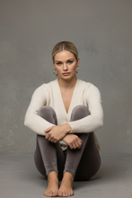 Cargar imagen en el visor de la galería, Legging Terciopelo Gris
